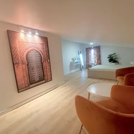 53 Penthouse With View *